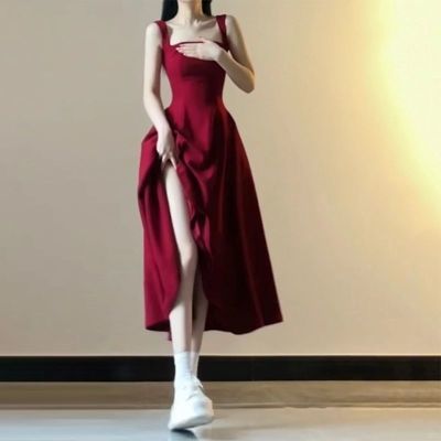 高级感法式气质赫本风御姐吊带红色连衣裙子女夏2024新款收腰长裙
