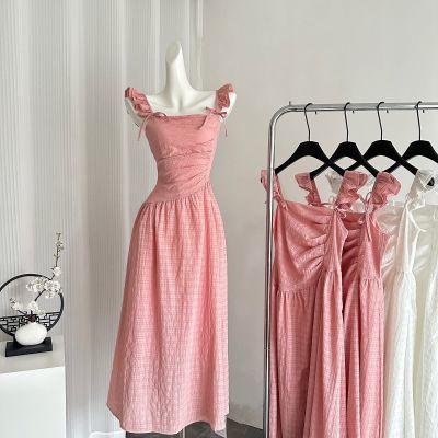线上榜爆款 法式气质粉色吊带连衣裙女夏季新款小飞袖度假长裙