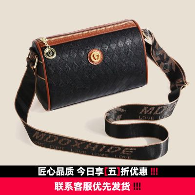 新款2026时尚百搭小方包小众单肩女包女士斜挎包大容量轻便枕头包