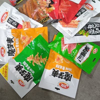 卫龙辣条临期处理很麻很辣小麻小辣口味辣条儿时怀旧零食休闲食品