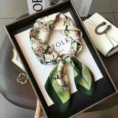丝巾女春秋季高档百搭时尚气质小方巾ins送妈妈丝巾礼物时尚领巾