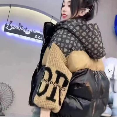 新款潮牌牛仔拼接连帽羽绒服女针织袖字母花加厚白鸭绒外套H