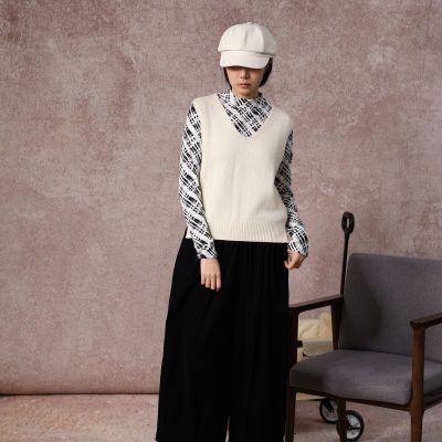 百亿补贴：西町村屋2024冬季女式无袖背心极简V领针织背心 84元