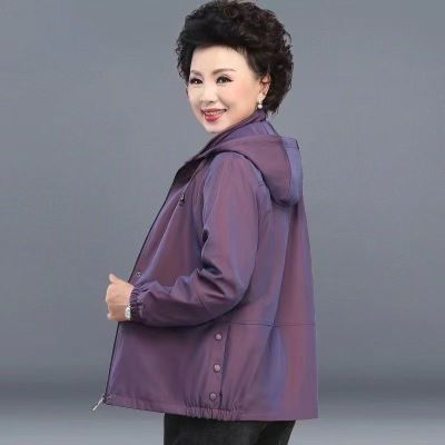 妈妈新款外套洋气大码中年女风衣时尚宽松中老年人春装新款上衣服
