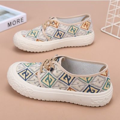 春秋复古渔夫鞋老北京布鞋女士妈妈单鞋宽脚透气一脚蹬中老年女鞋