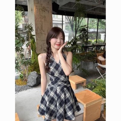 法式气质V领黑白格子连衣裙女夏季2025新款设计感小众辣妹背心裙