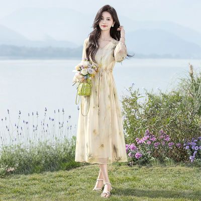 ڲ˿2025װ¿ŮװʱгӡԼͨV쳤ȹ269Ԫ
