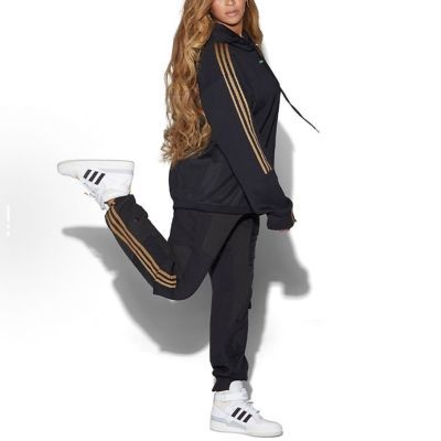 ���ڲ�����adidas xlvyPark������ ����logo��������˶���ñ����Ů���ɫ 146.99Ԫ