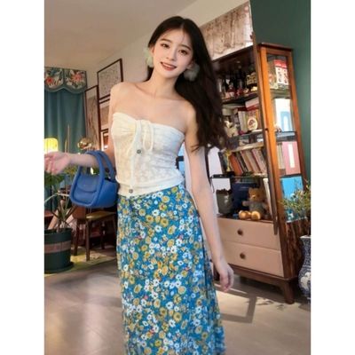 吊带辣妹度假设计套装法式夏季抹胸背心新款上衣碎花半身裙海边