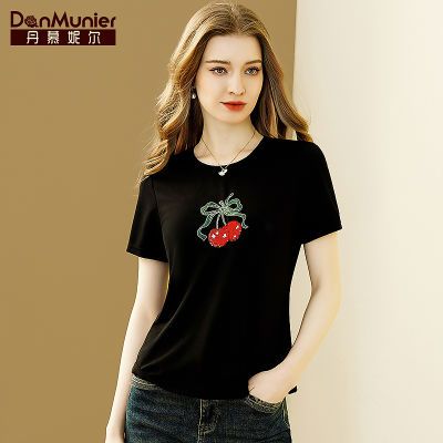 ���ڲ�������Ľ�ݶ�ʱ�м����ɫ����T��Ů�ļ��¿�������Ƹ����ݶ������� 135Ԫ