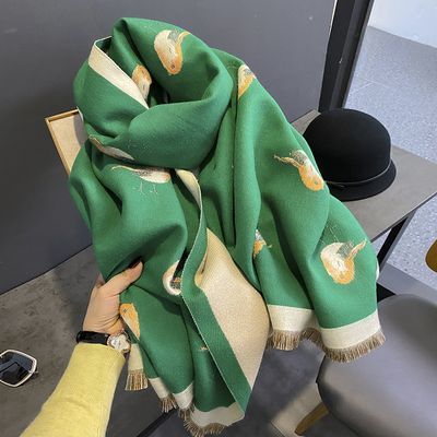 围巾女冬翠绿小鸟空调房披肩外搭加厚保暖长款感仿羊绒围脖