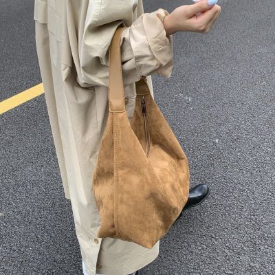 高级感复古斜挎慵懒风饺子包独特包通勤真皮单肩水饺包大容量百搭