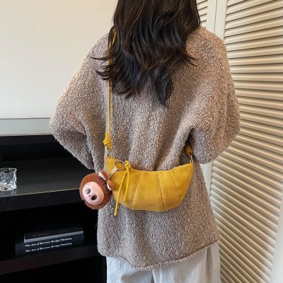 棕色小众磨砂秋冬2025牛角包包高颜值新款单肩拉德复古饺子包