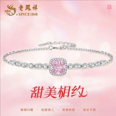 ���ڲ������Ϸ���������Լ��������Ů����ʱ�о�����������������Ů�ѹ��� 147Ԫ