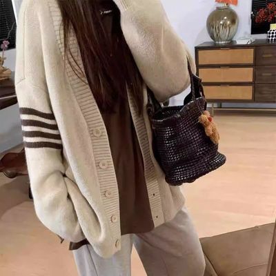 V领针织开衫女2025新款早秋宽松四条杠上衣tb条纹学院风毛衣外套