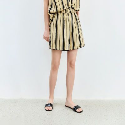 ���ڲ�����LILYʱ��ͨ�ں�ɫ�����������Ứ���� 101.12Ԫ