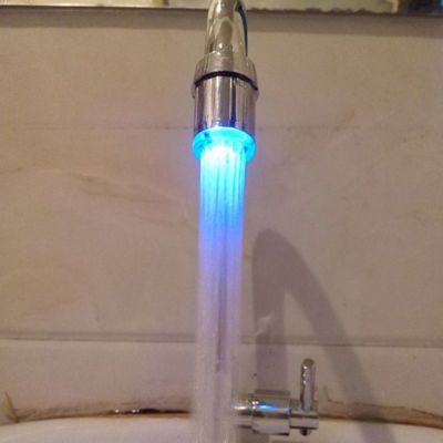 LED智能用电发光温控龙头变色冷热水水嘴起泡卫生间led温控水龙头