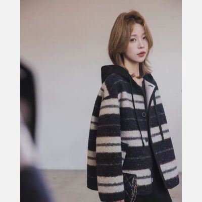 秋冬季连帽毛呢外套女2025新款条纹加厚圈圈呢宽松条纹保暖上衣