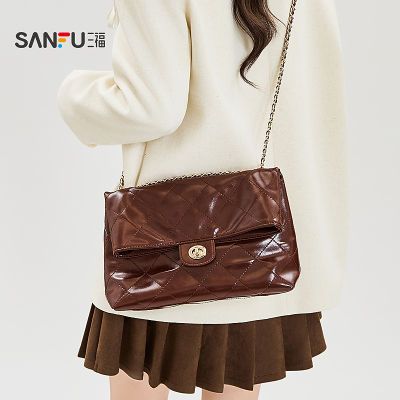 ���ڲ������������������ϵ���С��緭�ǰ���ɫ����ʱ��Ů��512716 67.6Ԫ