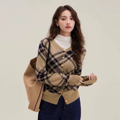 法式复古格纹保暖内搭针织开衫女士早秋冬款洋气减龄小众上衣外套