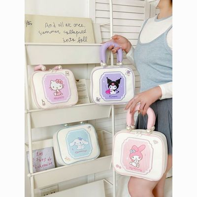 ���ڲ���������ŸHelloKitty��ױ�����������ɰ���Я�������ϴ������ˮ 45Ԫ