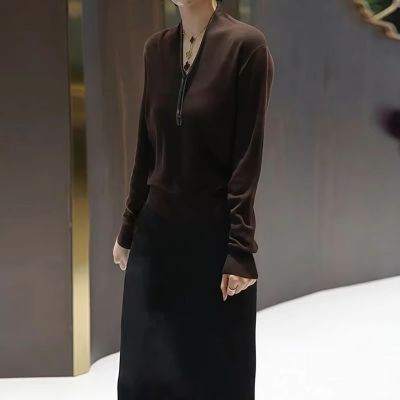 钮扣高级感烫针织衫洋气2025秋冬新款显瘦百搭洋减龄气质上衣