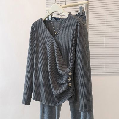 大码胖mm显瘦v领不规则长袖T恤女秋季收腰褶皱上衣减龄遮肚打底衫