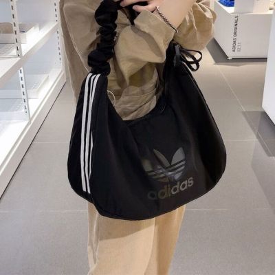 ڲAdidasϴ˹Ҷ＾Ů˶еJP0145 215Ԫ