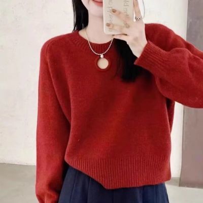 新年慵懒圆领镂空毛衣秋冬新款设计2024宽松打底上衣红色套头
