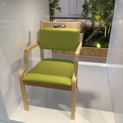 北欧E0级橡胶木定制适老化餐桌带扶手椅子靠背椅老人适老化椅子