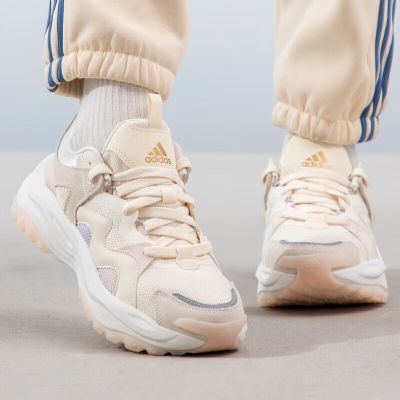 ���ڲ�����adidas/���ϴ�˹ Ů�ӿ�ٴ�͸������ʱ�еͰ��˶�����ЬIE3460 259Ԫ