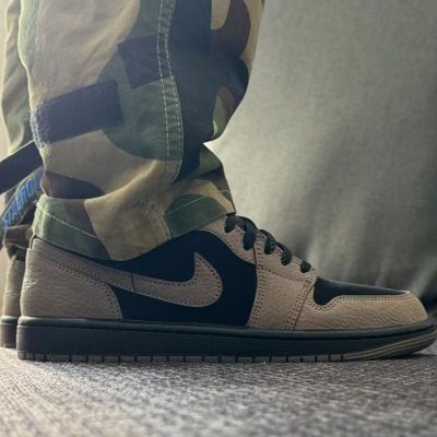 ���ڲ�����Nike�������� �Ͱ� ��������Ь ��Ůͬ�� �غ�ɫIB7109-005������ 486Ԫ