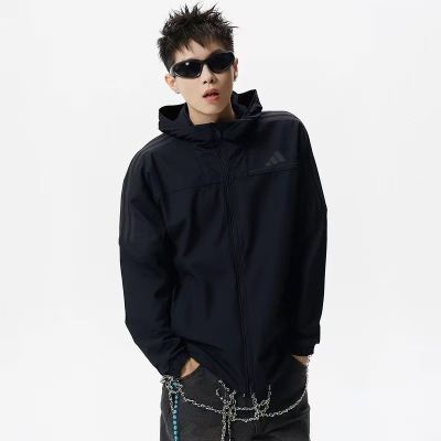 ���ڲ�����adidas���ϴ�˹�����˶�����ʱ����ñ������֯�п�KA1307 499Ԫ