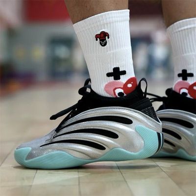 ���ڲ��������ٷ���Ʒ��adidas���ϴ�˹��Ů����9�������˶�����ЬJS1028 615Ԫ