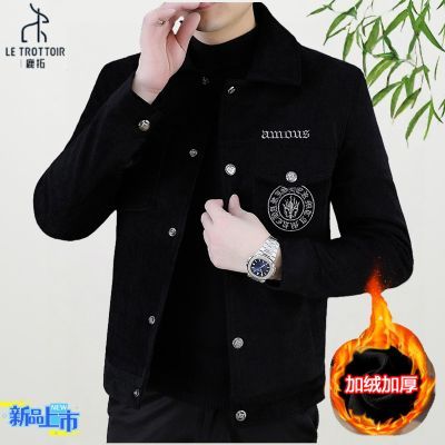 ���ڲ�����LE TROTTOIR��ʿ��������ʱ�м���ŷ�����мп�˧������ 411Ԫ