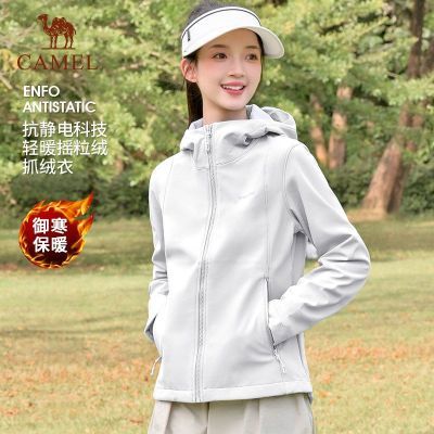 【骆驼】企鹅联名冲锋软壳衣女款防风防泼水抗静电修身夹克三防外套男