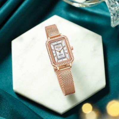 ���ڲ�����FILA���С��������Ůʿ�ֱ�Ůѧ��ʱ��С�����ݷ�ˮʯӢ��6693 199Ԫ