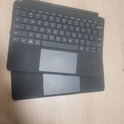 微软surfacego 原装键盘,超薄便携,磁吸连接不用充电,二手耐用