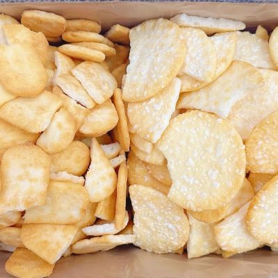 雪饼香米饼碎饼二级品散装零食休闲食品特价处理整箱薯片膨化家庭