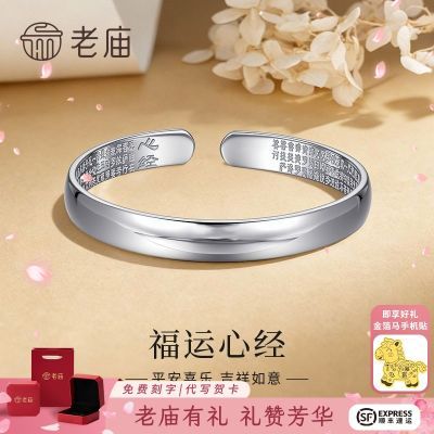 ���ڲ�����������������������ľ�����������Ů�����Ÿ�Ů������˳�ᷢ�� 1135Ԫ