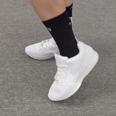 ���ڲ�����Nike�Ϳ� Ja 2 Ī���ض�����ɫ��Ů��Լ�ٴ���ĥ����ЬHQ8512-100 465Ԫ