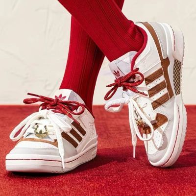 ���ڲ�����adidas/���ϴ�˹ʱ�о���������ŮЬ�����˶�����ЬKJ8751������ 444Ԫ