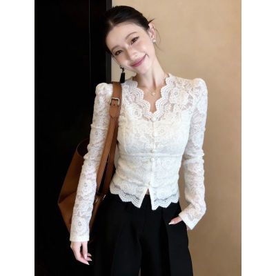 法式新款简约高级感流行白色上衣女2026早春镂空蕾丝提花开叉开衫【7天内发货】