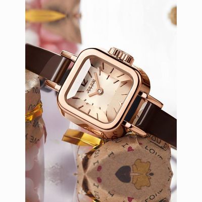 ���ڲ���������ʱ�ֱ�Ů��Լʱ���¿���ƷС������С����ѧ��Ů����ˮʯӢ�� 109Ԫ