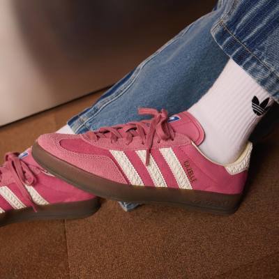 ���ڲ�����adidas/���ϴ�˹ ��ݮ����Ҷ�� GAZELLE INDOOR Ů���а�ЬIF1809 441Ԫ