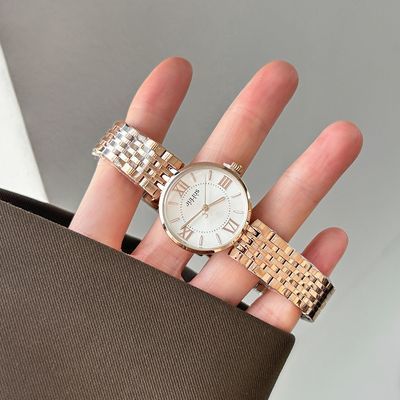 ���ڲ���������ʱ�ֱ�Ů���ˮʱ�к���С������Ů��ʯӢŮʿ�ֱ����˽����� 307Ԫ