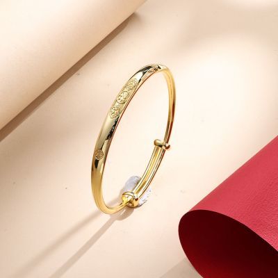 ���ڲ�����������Ʒ�¿�����990������������ʱ�о�����Ů��������Ů����� 920Ԫ