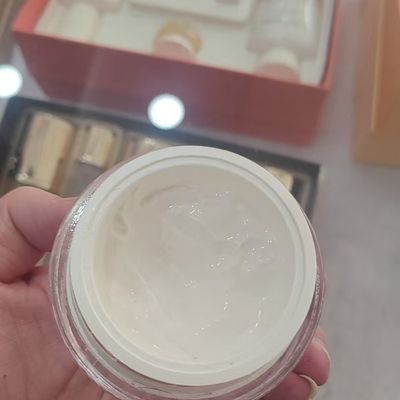 秘密悦色款保湿贵妇膏
贵妇级面护美白霜
