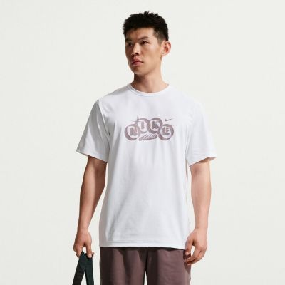 ���ڲ�������NIKE���Ϳ������˶����ж���T��IF2788-100 131Ԫ