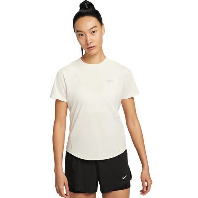 ���ڲ�����Nike�Ϳ�Ů�Ӽ�Լʱ������Բ�������˶���֯����T��HM9699-133 184Ԫ